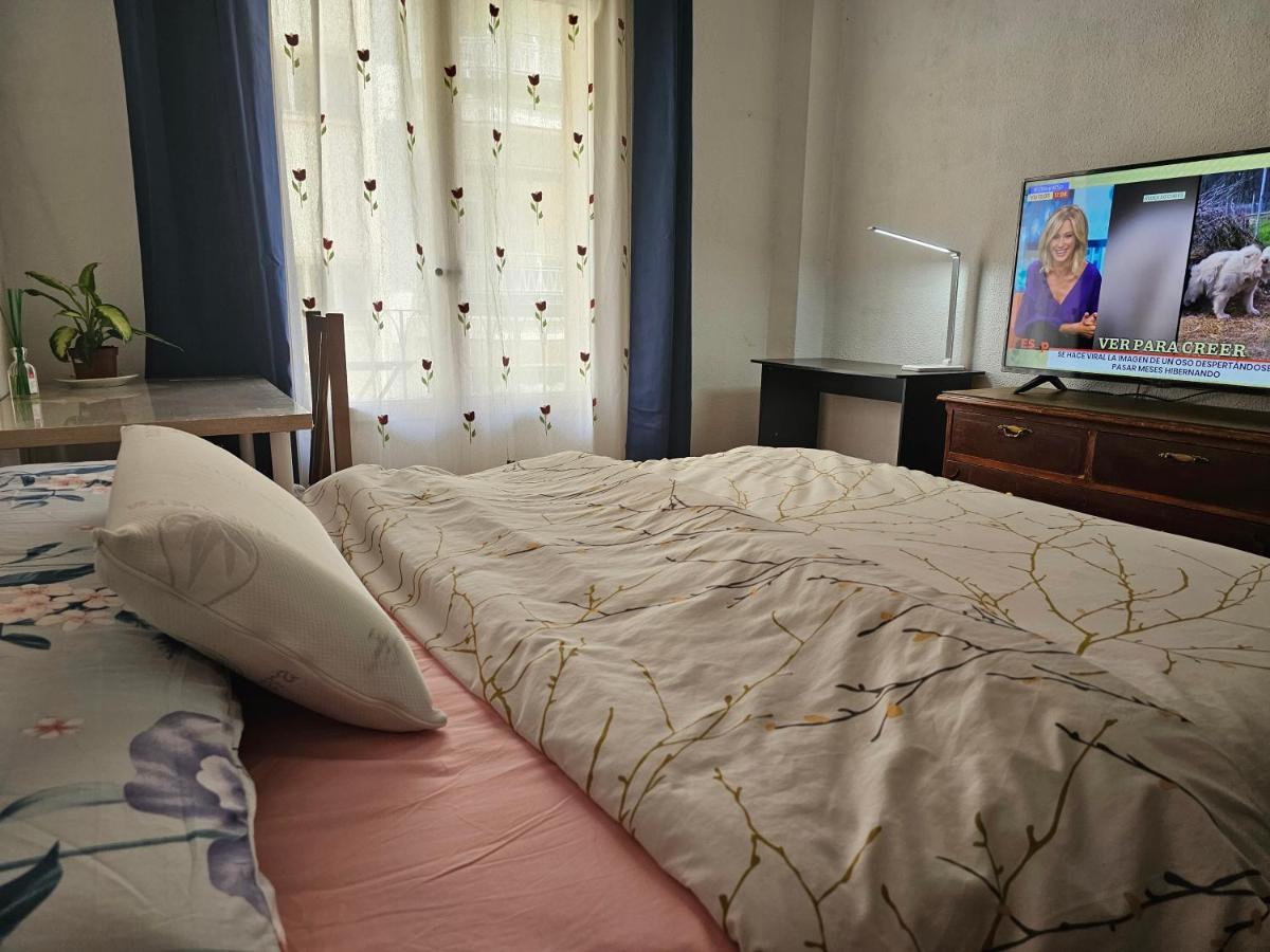 Centrica Habitacion Bed and Breakfast Madrid Exterior foto